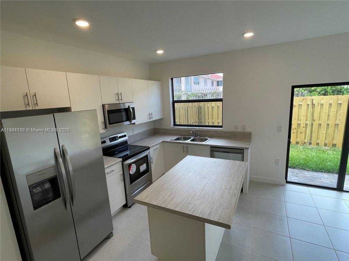 House for rent at 883 NE 211th St, Miami, FL 33179