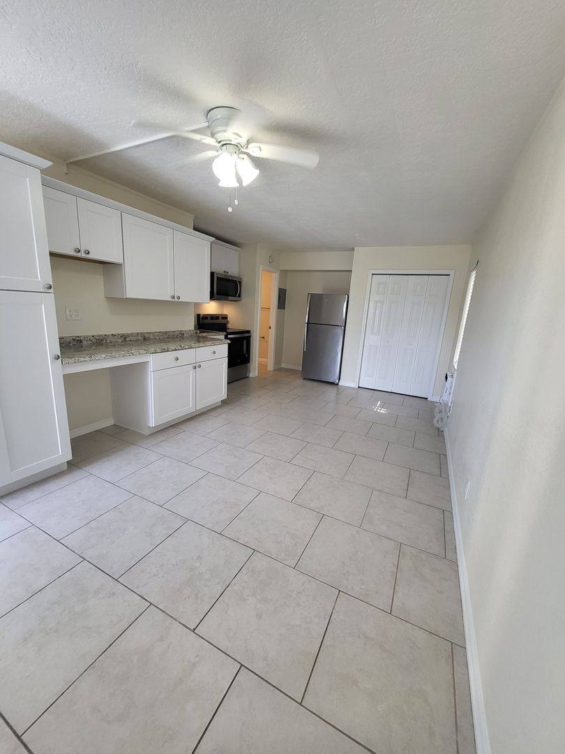 Apartment for rent at 1425 Oak St, Melbourne, FL 32901