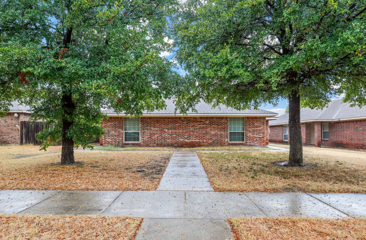 House for rent at 925 Potomac Dr, Lancaster, TX 75134