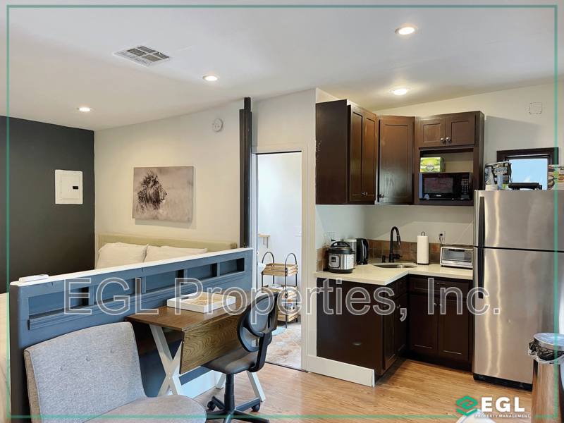House for rent at 6657 Lindenhurst Ave, Los Angeles, CA 90048