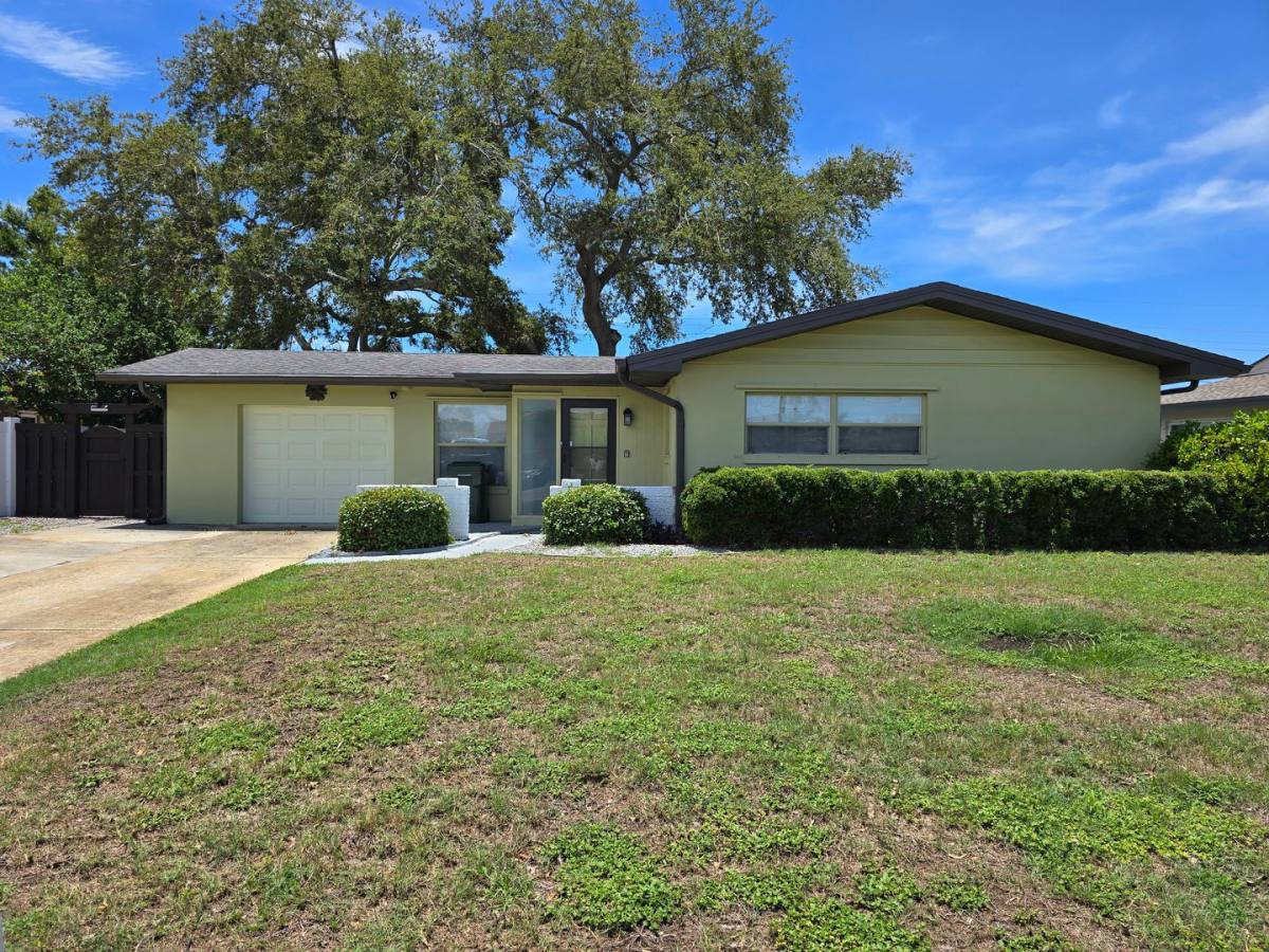 House for rent at 13754 Trinidad Dr, Seminole, FL 33776