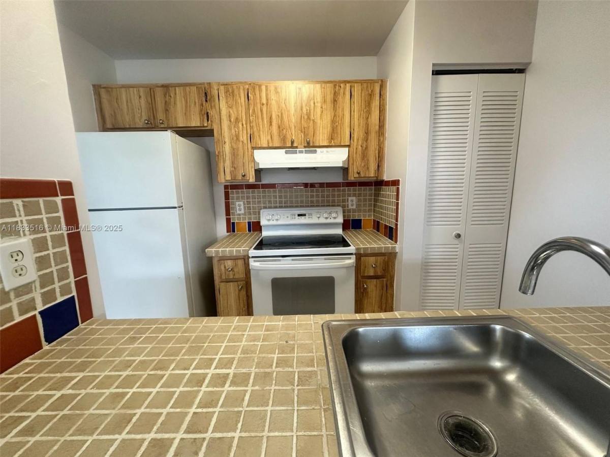 House for rent at 9808 Hammocks Blvd 204-23, Miami, FL 33196