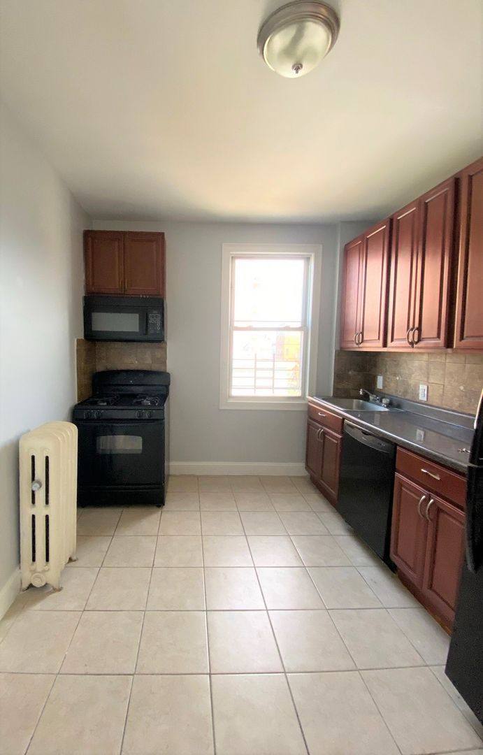 Apartment for rent at 401 6th St, Union City, NJ 07087