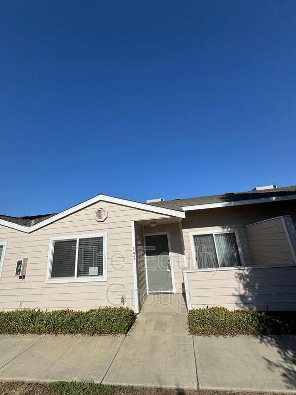 House for rent at 443 N Park St, Visalia, CA 93291
