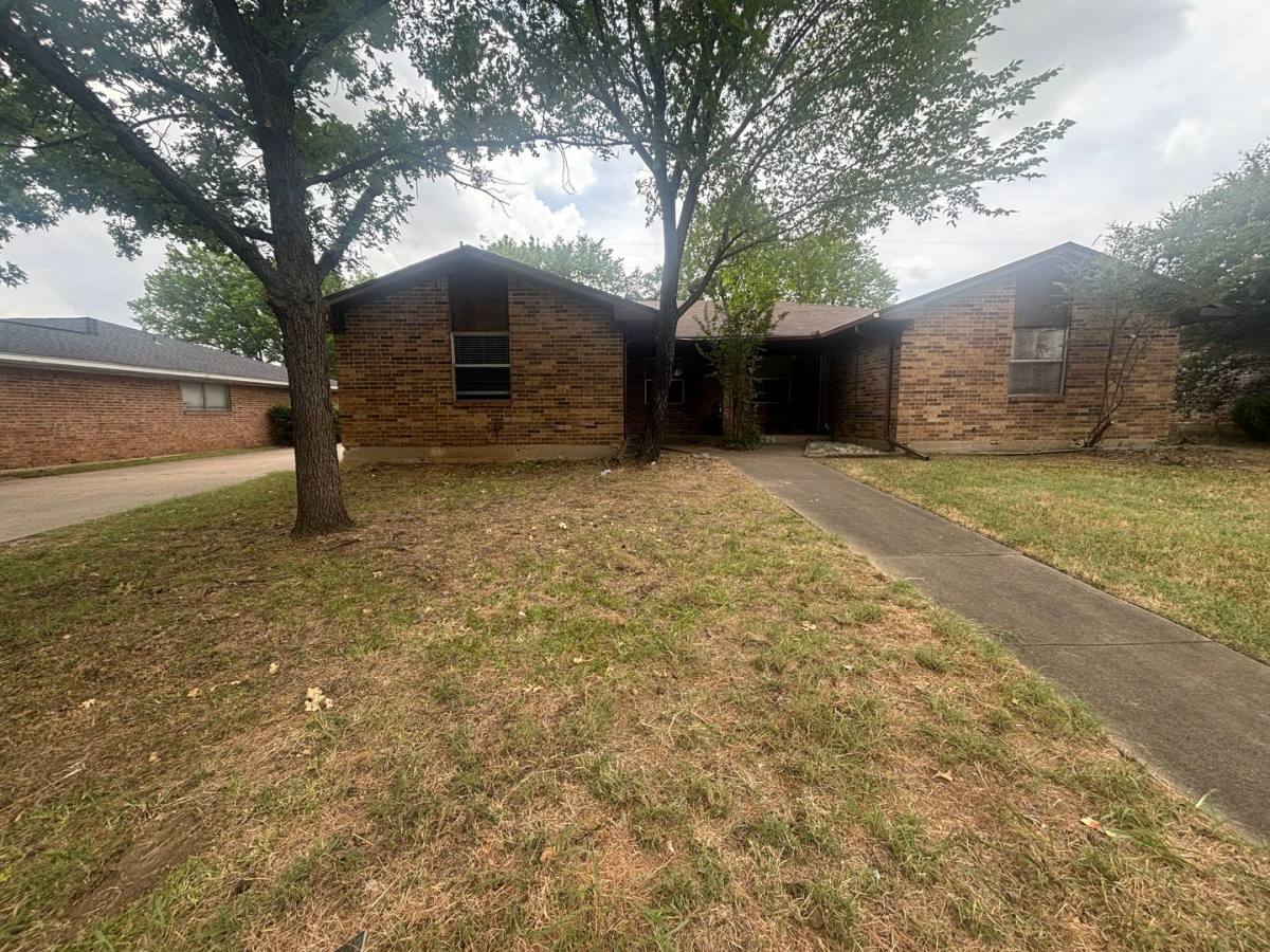 Apartment for rent at 1508-1510 Blackwell Dr, Irving, TX 75061