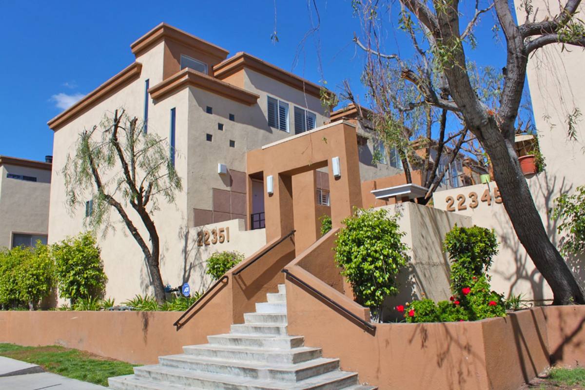 Townhouse for rent at 22301-67 Victory Blvd, Canoga Park, CA 91303