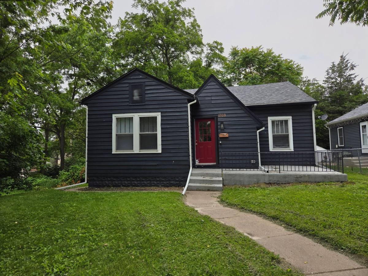 House for rent at 1320 Farnam St, Davenport, IA 52803