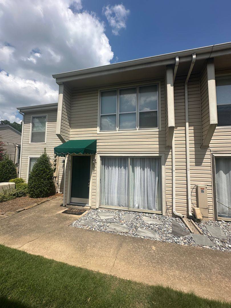 Townhouse for rent at 6753 Meadow Oak Place, Memphis, TN 38120
