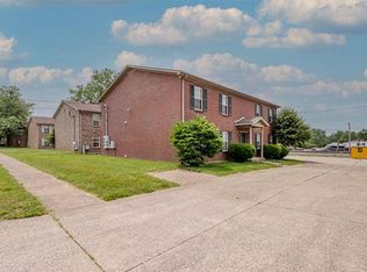 Apartment for rent at 8506 Standing Oak Dr, Louisville, KY 40258