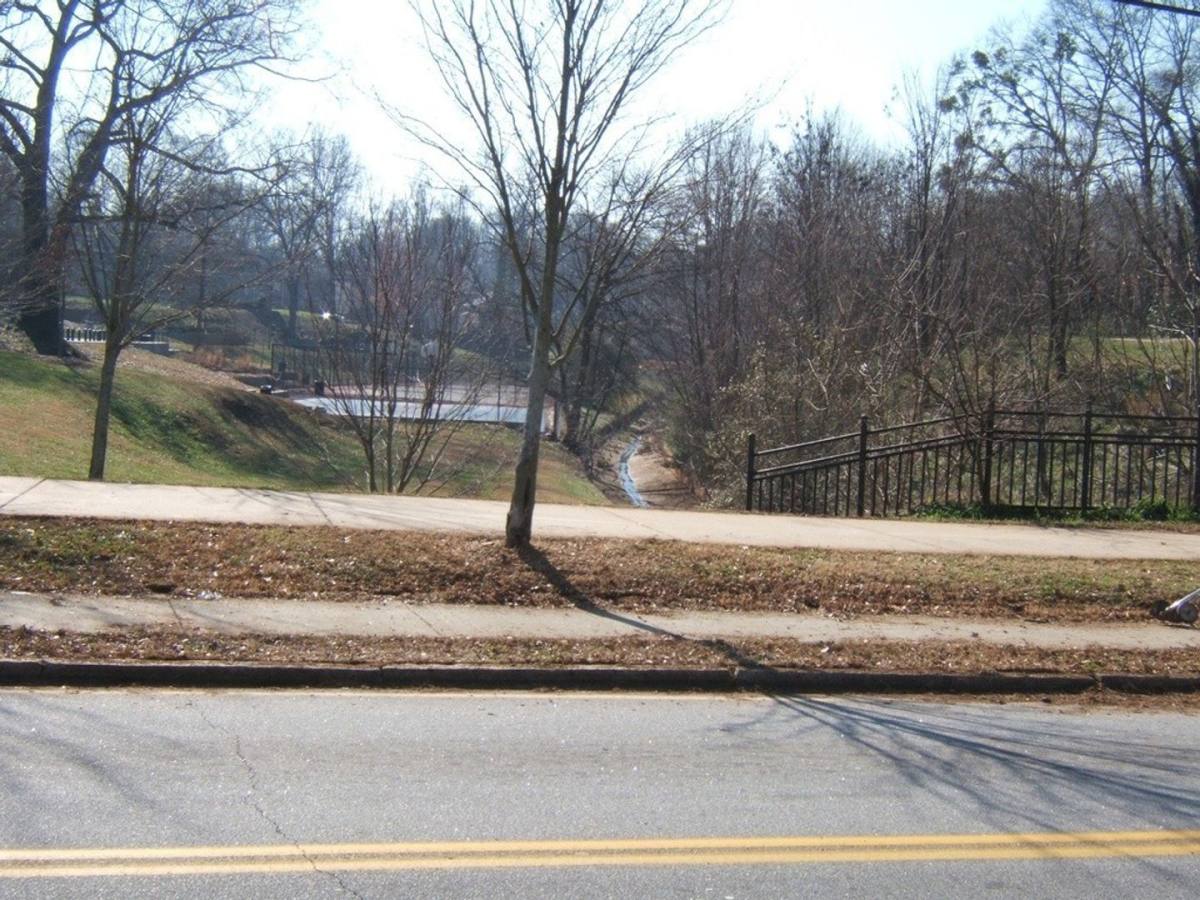 Apartment for rent at 1352 N Ave, Atlanta, GA 30307