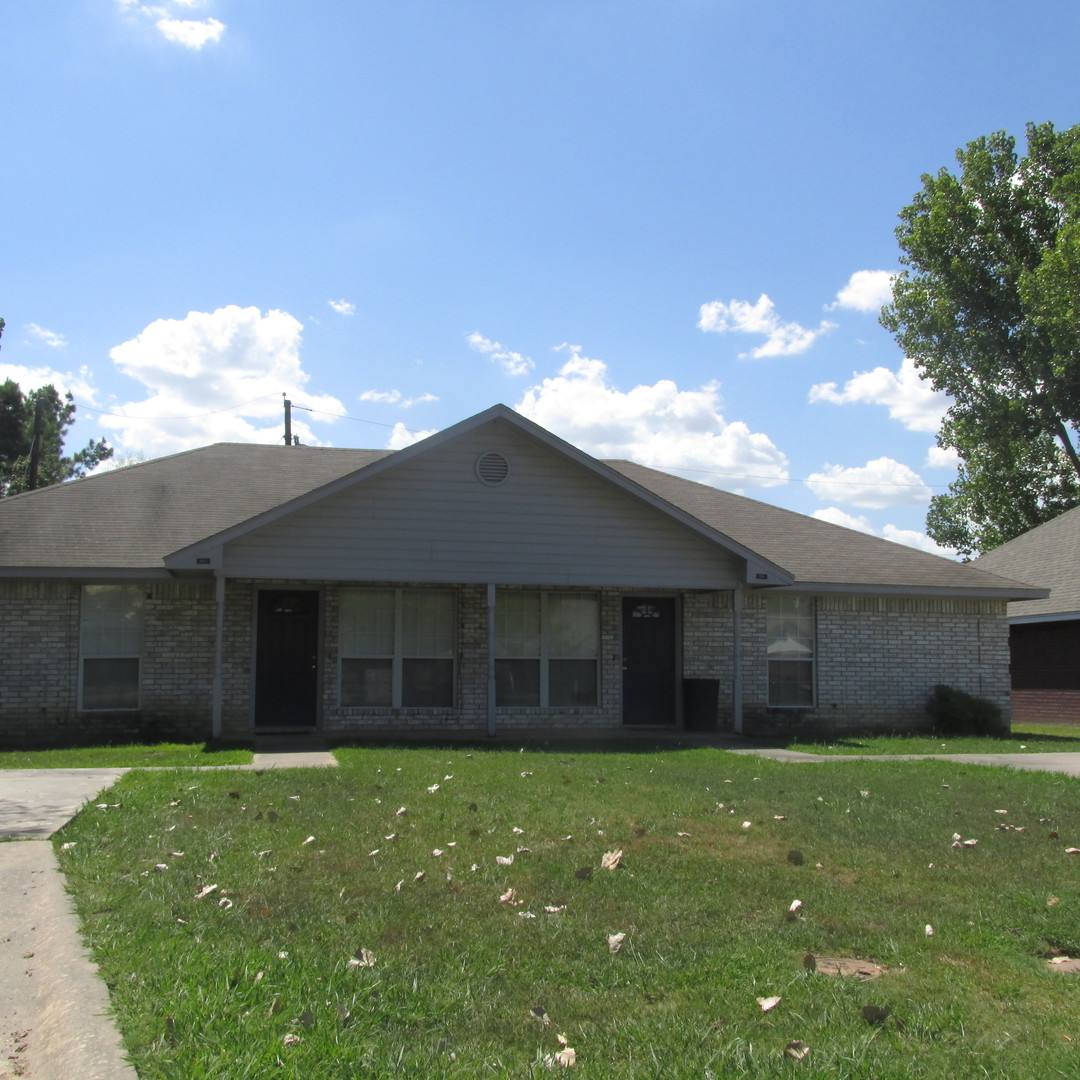 Apartment for rent at 2660-2662 SE 40th, Paris, TX 75460