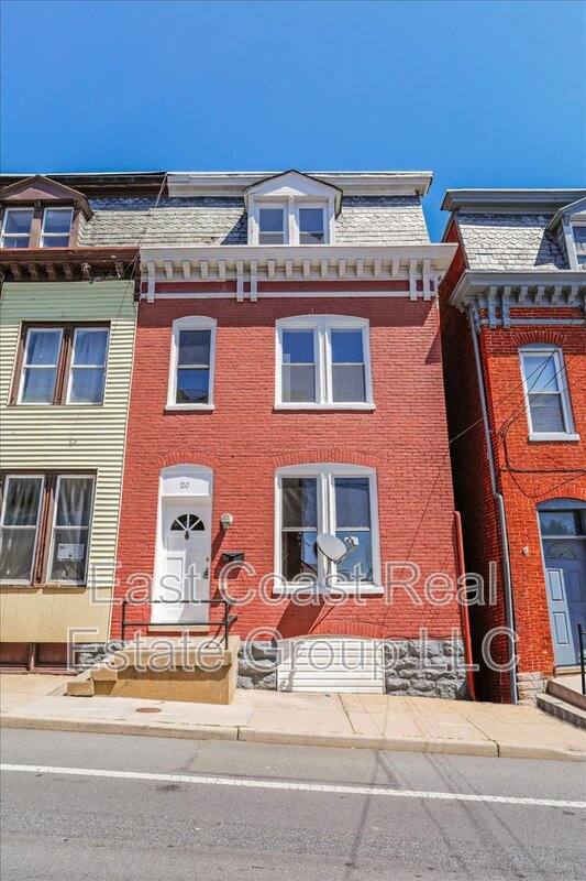 Townhouse for rent at 20 E Ave, Hagerstown, MD 21740