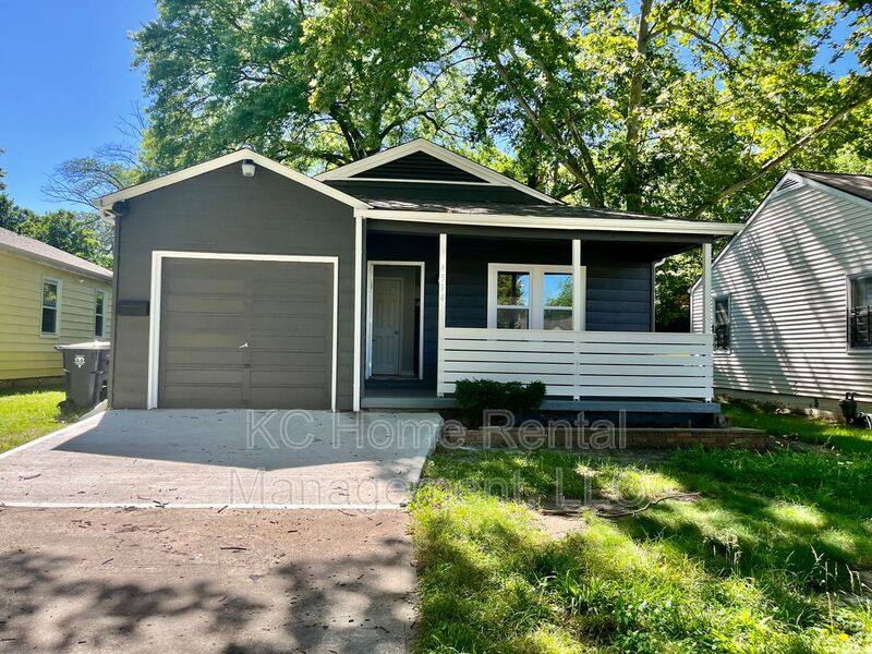 House for rent at 4514 Monroe Ave, Kansas City, MO 64130