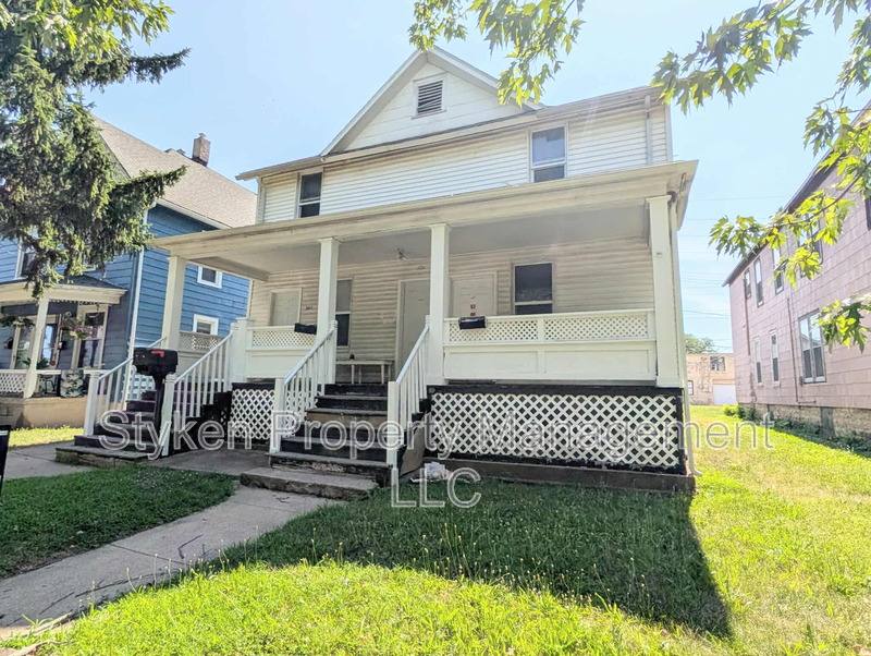 Apartment for rent at 366 S Washington Ave, Kankakee, IL 60901