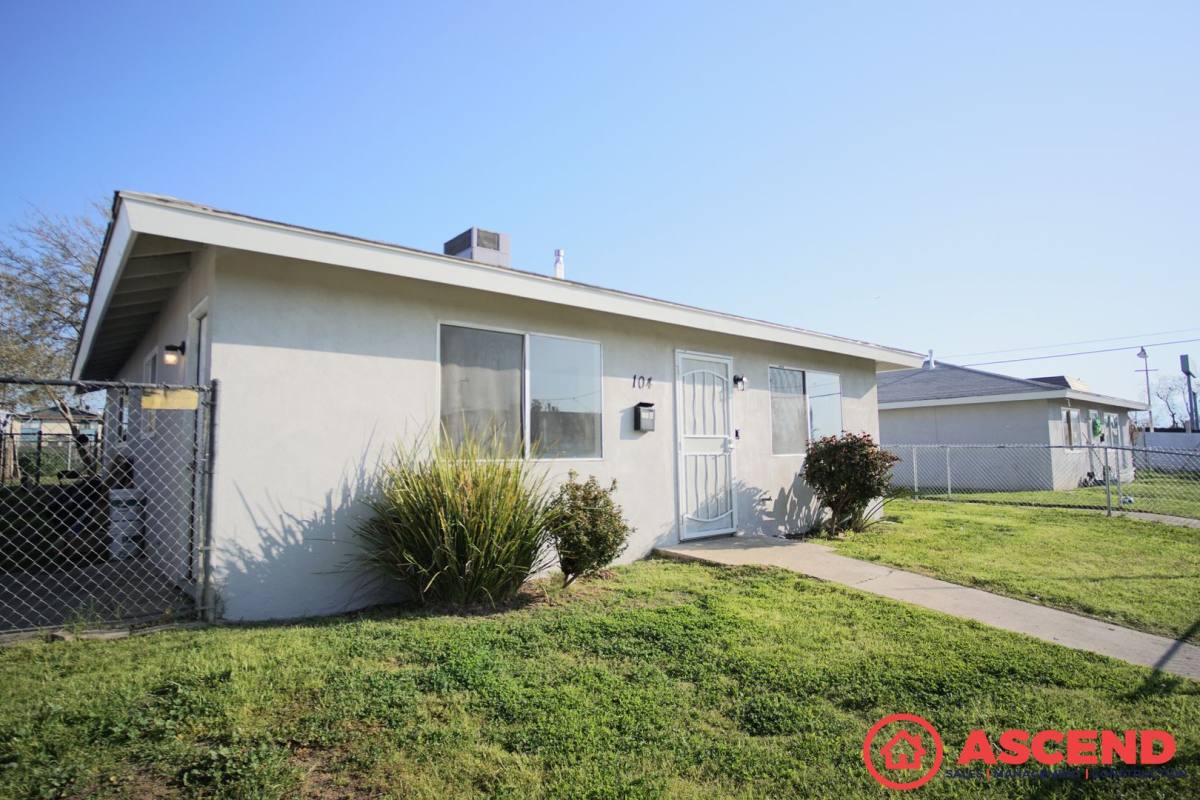 Apartment for rent at 104 Warren Ave, Bakersfield, CA 93308