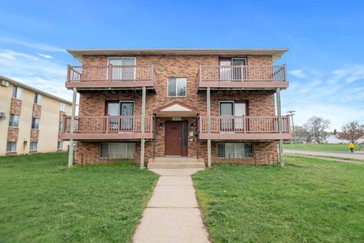 Apartment for rent at 1500 Elrose Court, South Saint Paul, MN 55075