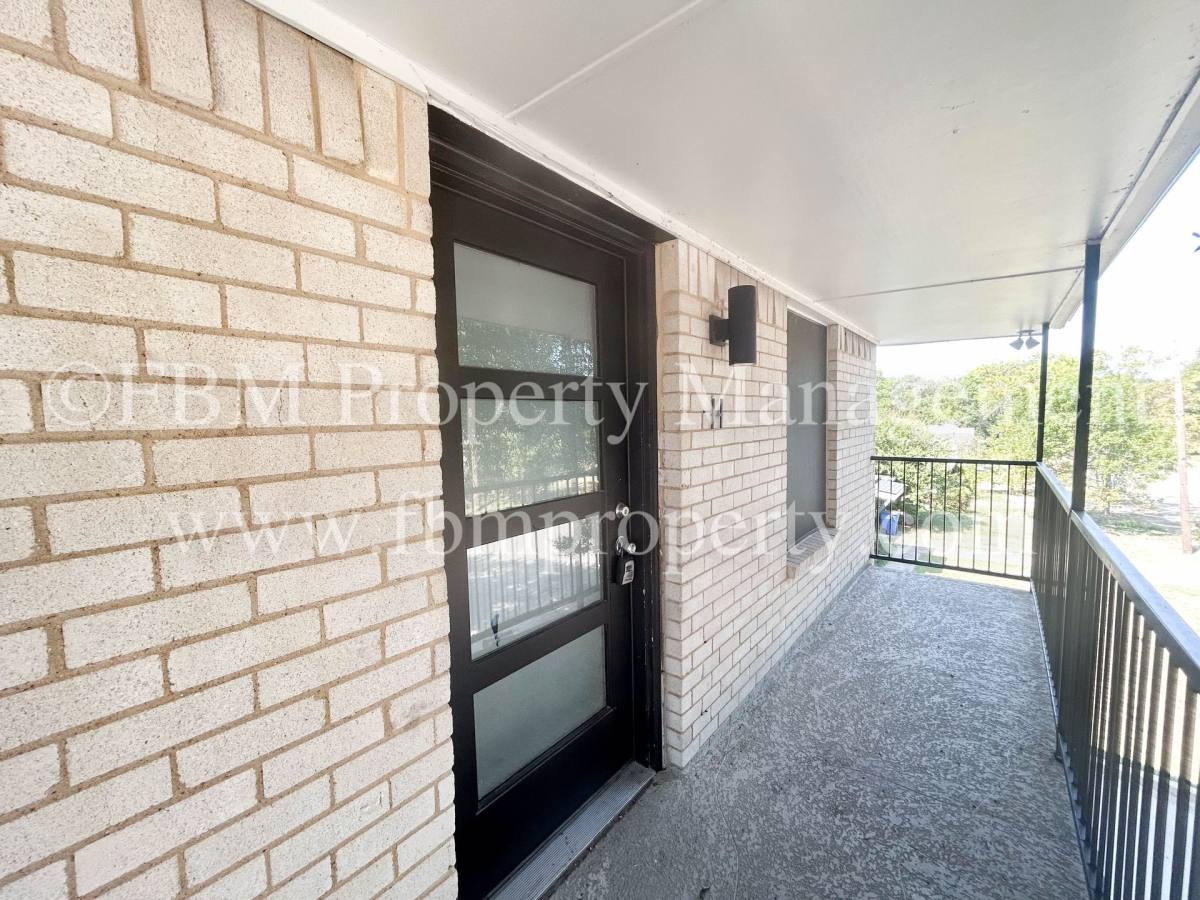 Apartment for rent at 1401 N Clay St, Ennis, TX 75119