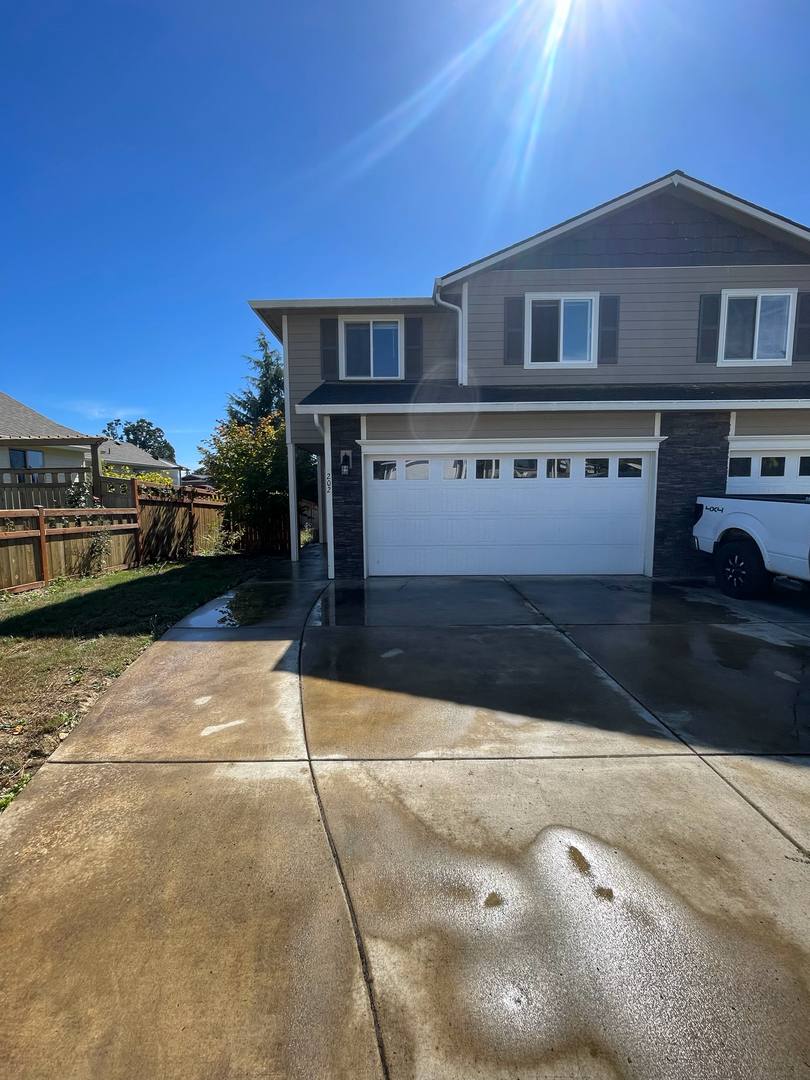 Townhouse for rent at 202 SE 7th St, Sublimity, OR 97385