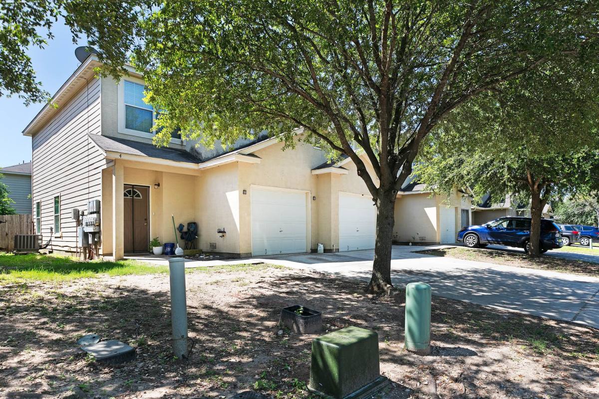 Townhouse for rent at 7810 Kingsbury Wood #4, San Antonio, TX 78240