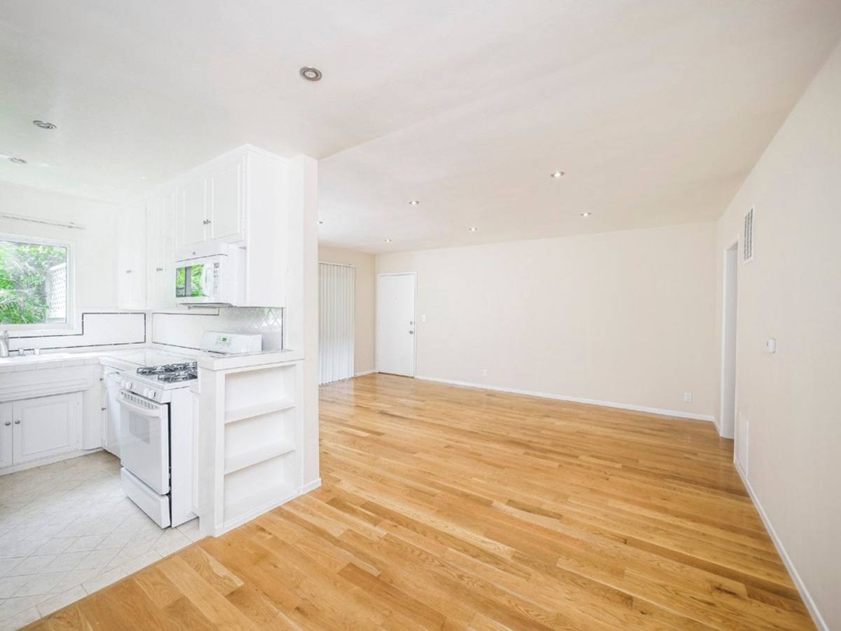 Apartment for rent at 918 7th St, Santa Monica, CA 90403