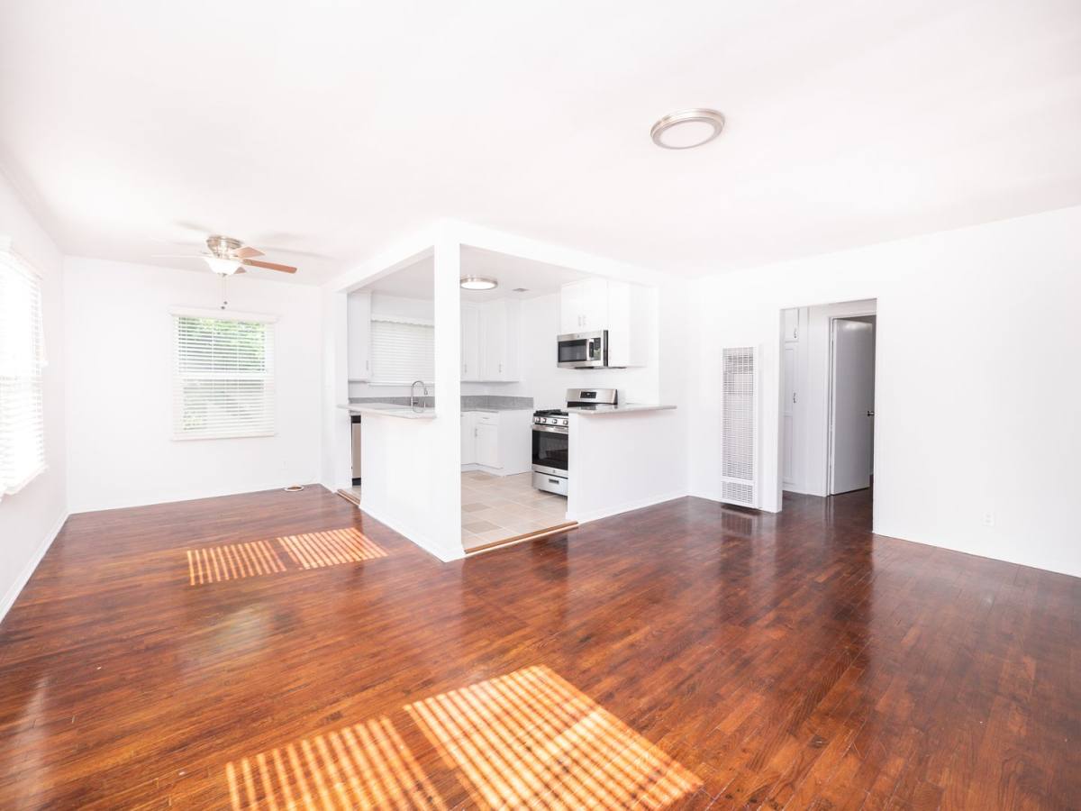 Apartment for rent at 11355 Tiara St, North Hollywood, CA 91601