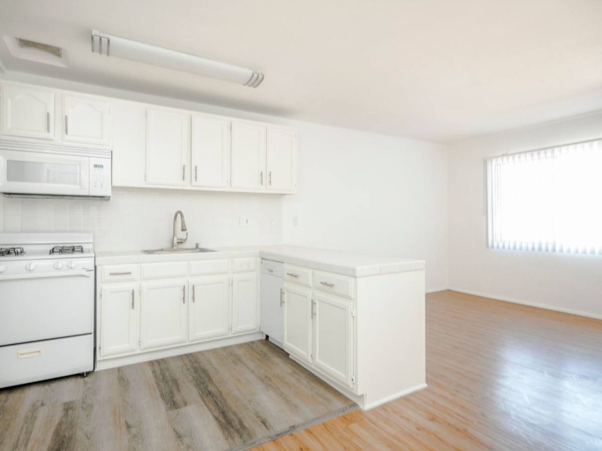 Apartment for rent at 5725-5729 Vineland Ave, North Hollywood, CA 91601