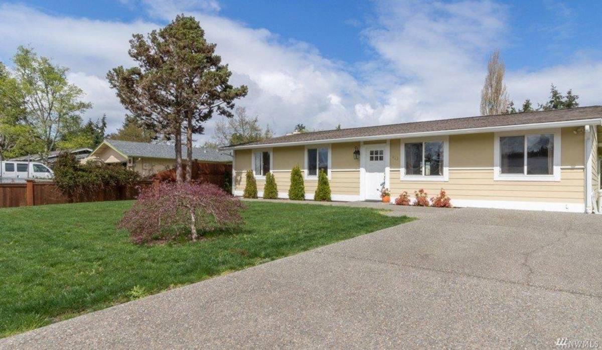 House for rent at 613 Montgomery St, Steilacoom, WA 98388