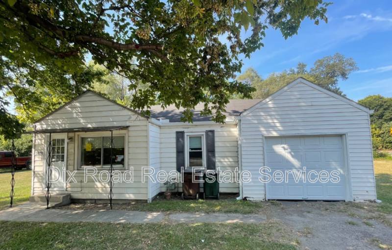 House for rent at 2009 Oxford State Rd, Middletown, OH 45044