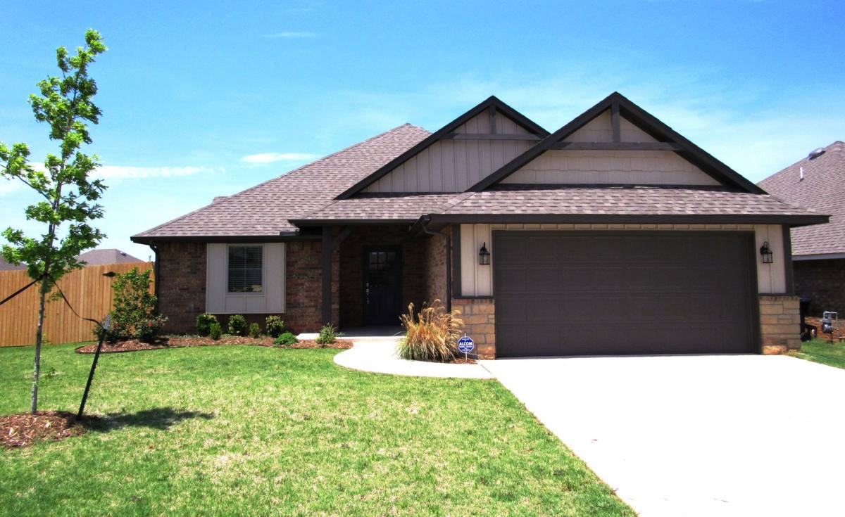 House for rent at 18525 Summer Grove Ave, Edmond, OK 73012