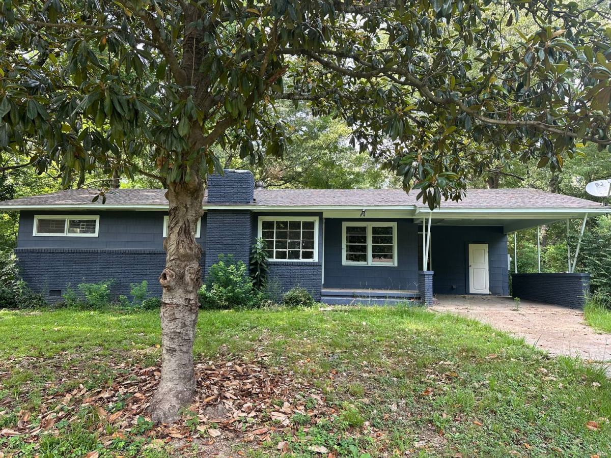 House for rent at 916 Corey Dr, Jackson, MS 39212