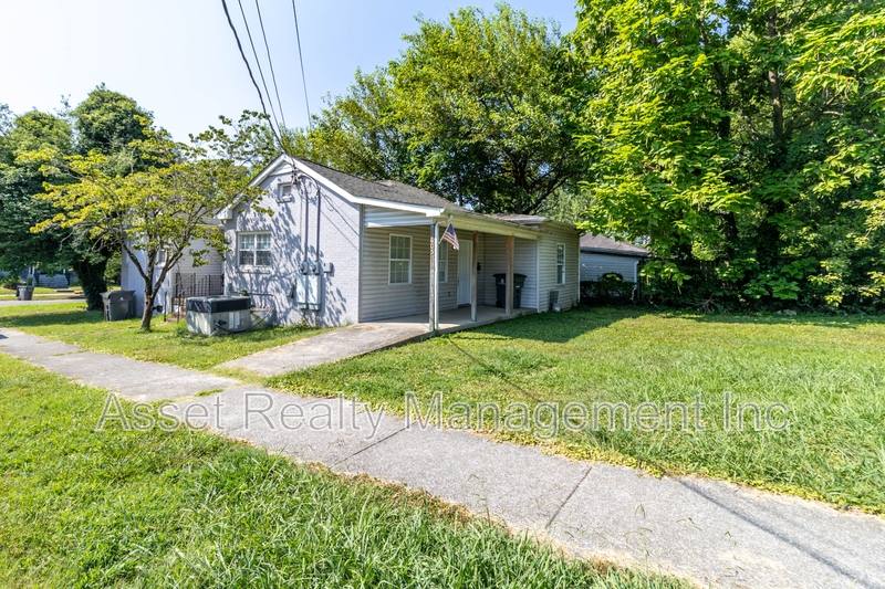 House for rent at 605 Spruce St, Knoxville, TN 37917