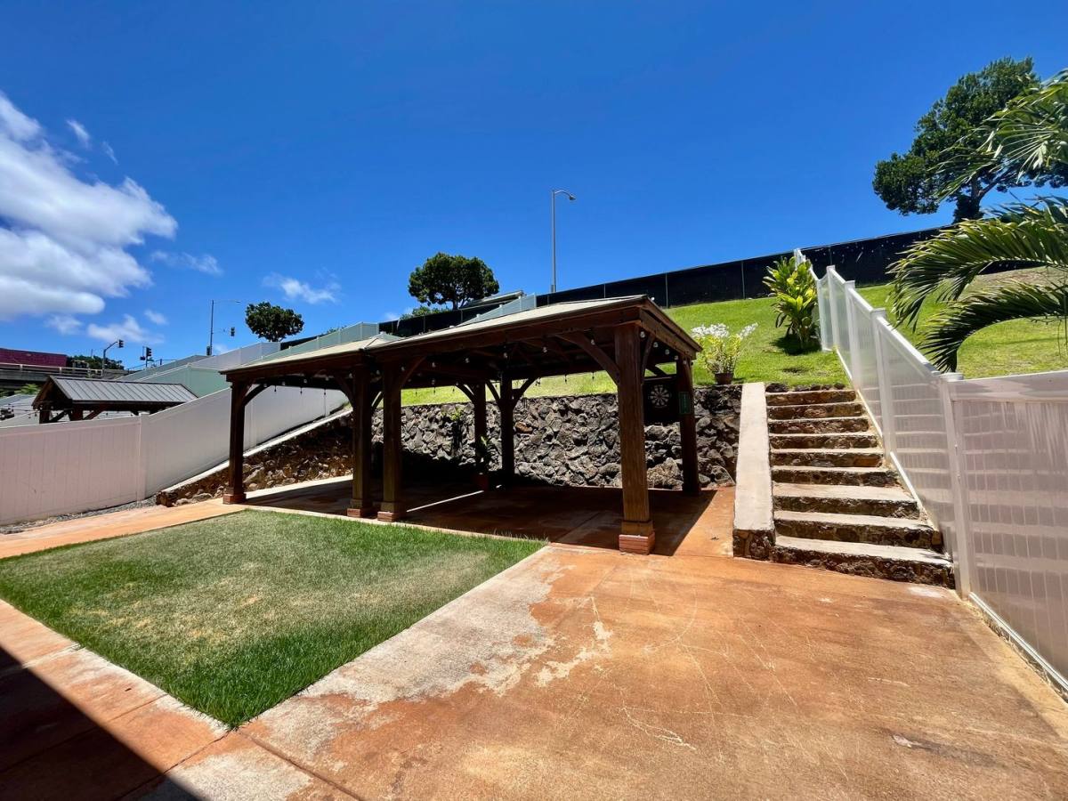 Townhouse for rent at 94-470 Paiwa St, Waipahu, HI 96797