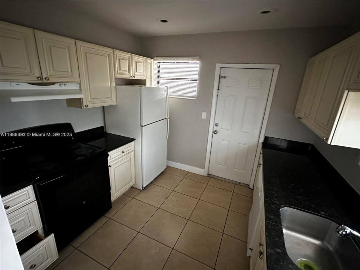 House for rent at 61 NE 195th St, Miami, FL 33179