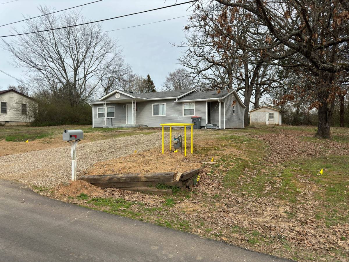 House for rent at 205 12th St, Barling, AR 72923