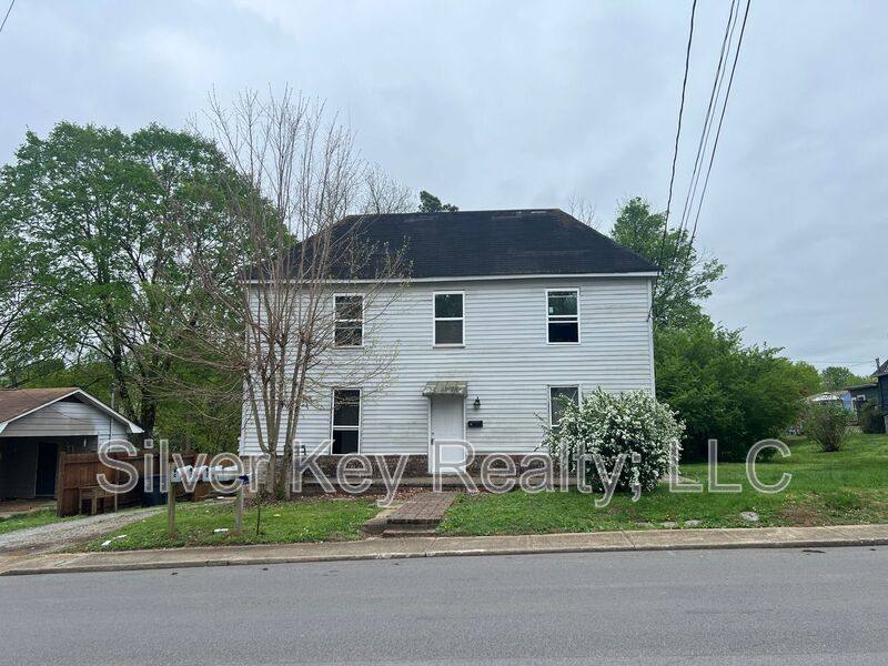 Apartment for rent at 405 Park St #2, Athens, TN 37303