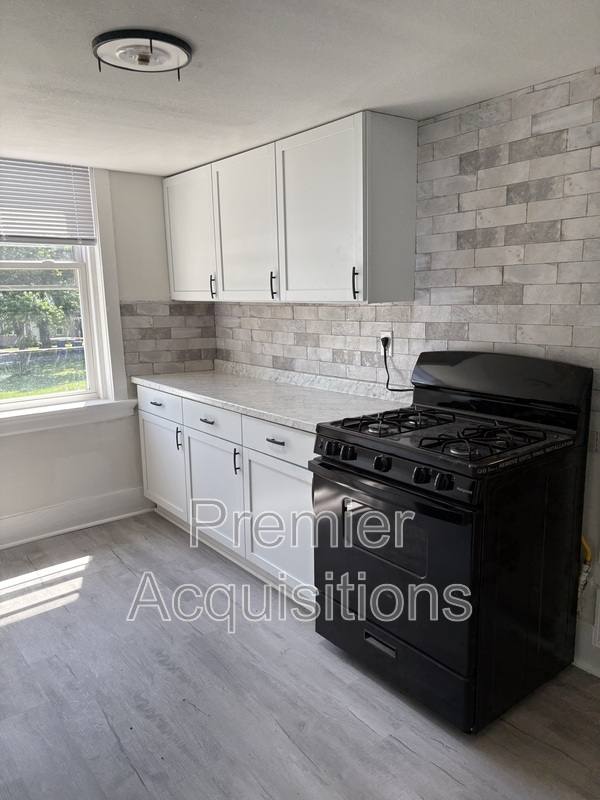 Apartment for rent at 702 Biltmore Blvd, South Roxana, IL 62087