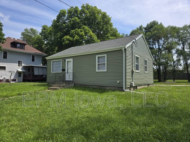 House for rent at 602 Logan Ave, Waterloo, IA 50703