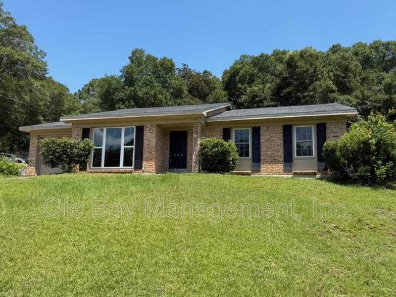 House for rent at 253 Vanderbilt Dr, Mobile, AL 36608