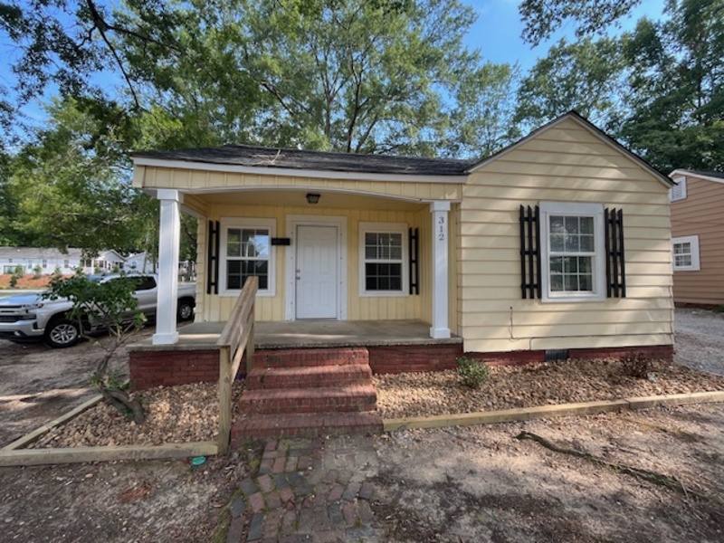 House for rent at 312 Charlotte Ave, Sanford, NC 27330