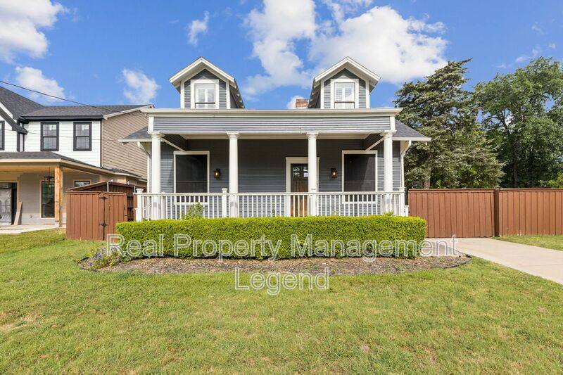 House for rent at 715 S Barnett Ave, Dallas, TX 75211