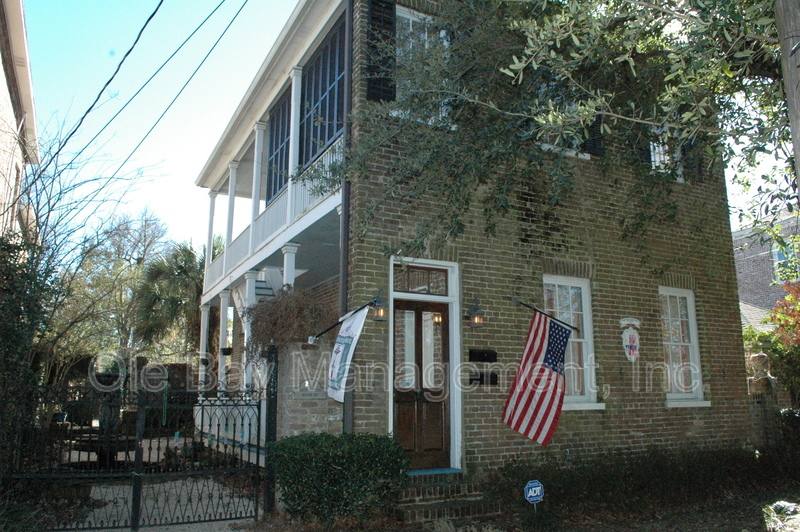 Apartment for rent at 257 Adams St Upstairs #B, Mobile, AL 36603