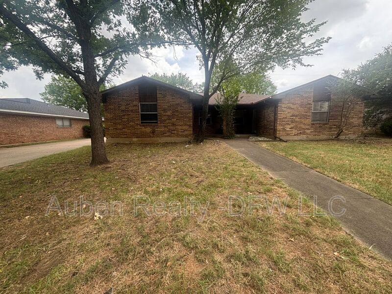 House for rent at 1510 Blackwell Dr, Irving, TX 75061