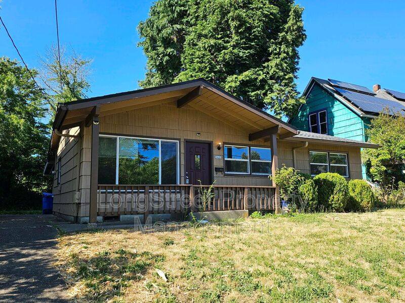 House for rent at 3623 SE Rhine St, Portland, OR 97202