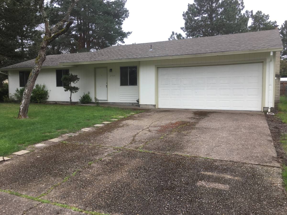 House for rent at 2364 NE Thomas St, Hillsboro, OR 97124