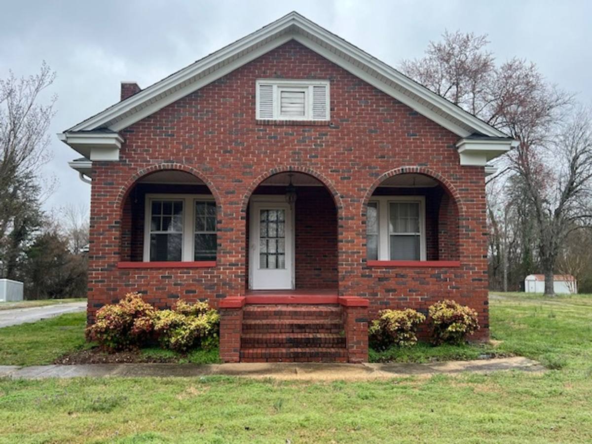 House for rent at 1445 N Graham Hopedale Rd, Burlington, NC 27217