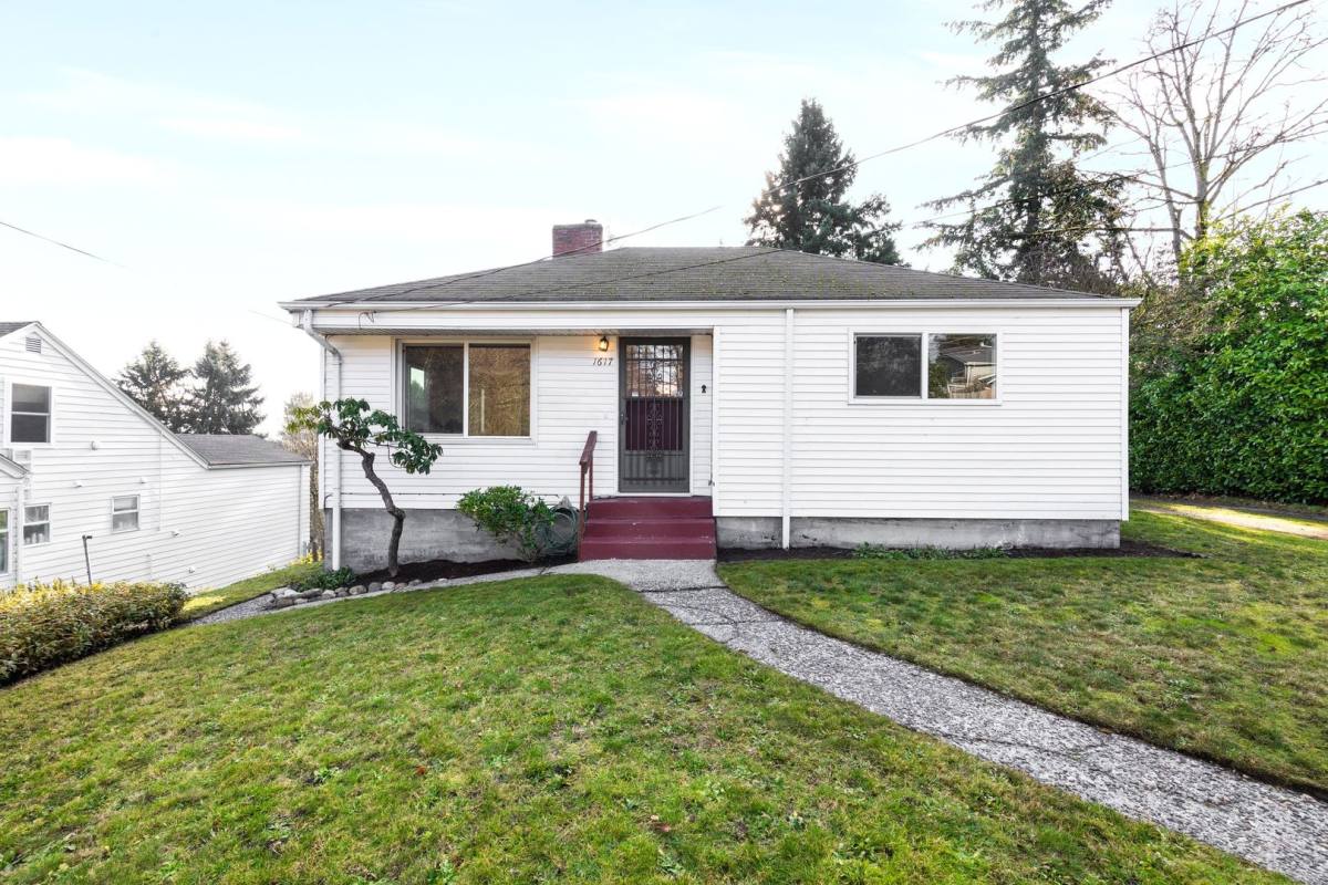 House for rent at 1617 N 105th St, Seattle, WA 98133