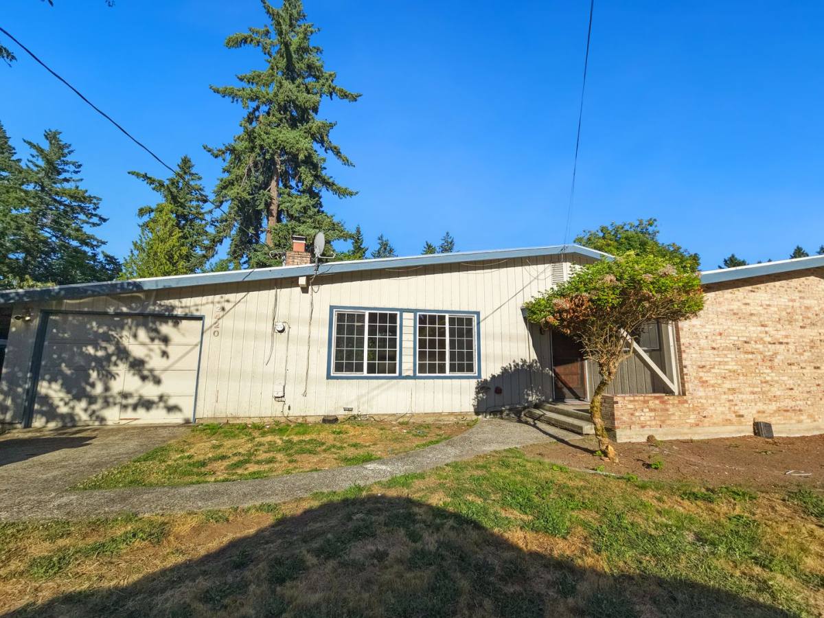 House for rent at 2420 156th Ave SE, Bellevue, WA 98007