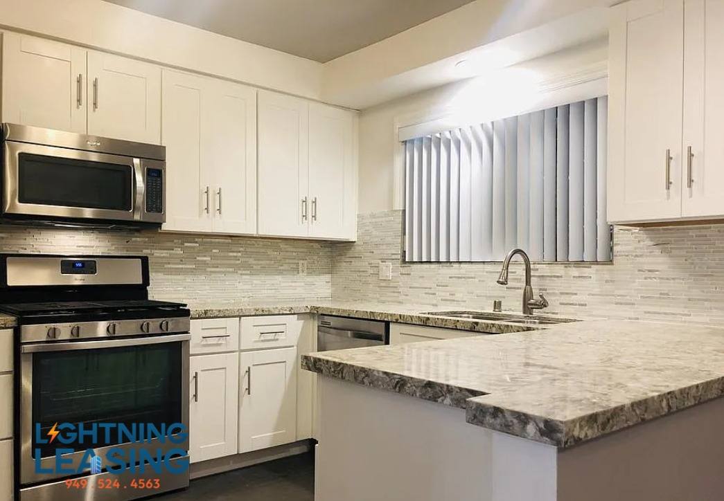 Apartment for rent at 408 1 2 N Palmdrive #202D, Beverly Hills, CA 90210