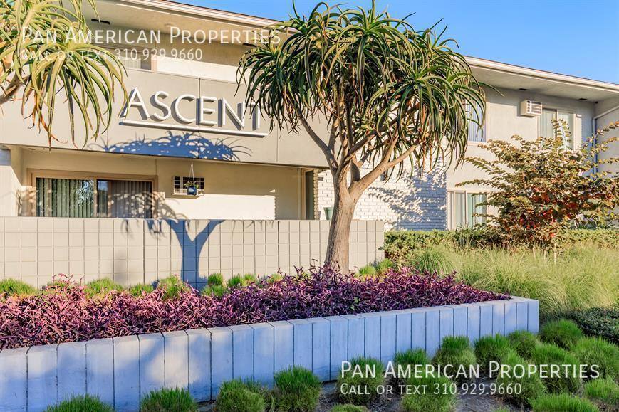 Apartment for rent at 11152 Wallingsford Rd #10B, Los Alamitos, CA 90720