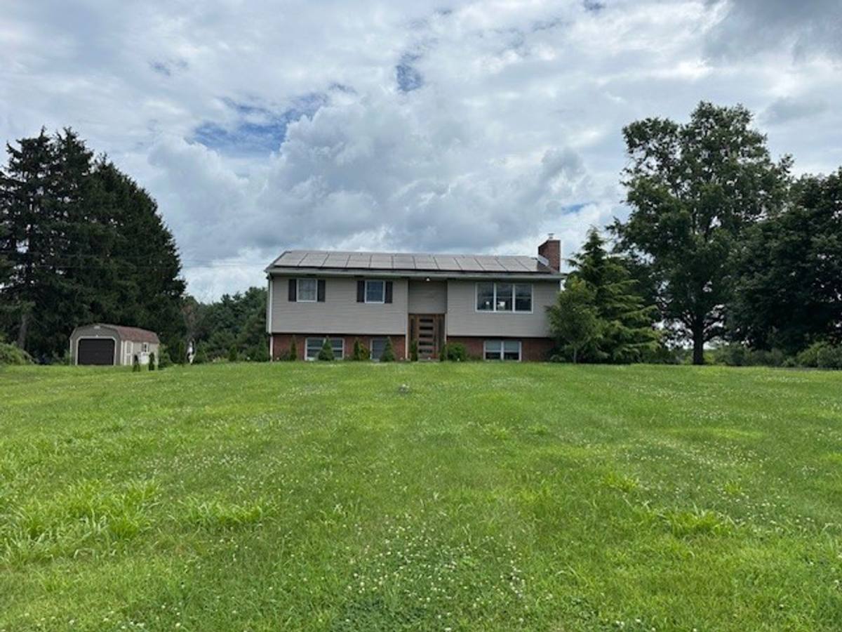 House for rent at 1145 Highland Dr, Mechanicsburg, PA 17055